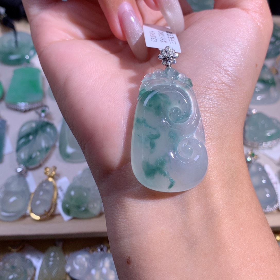 翡翠吊坠(不含链)18K金镶嵌