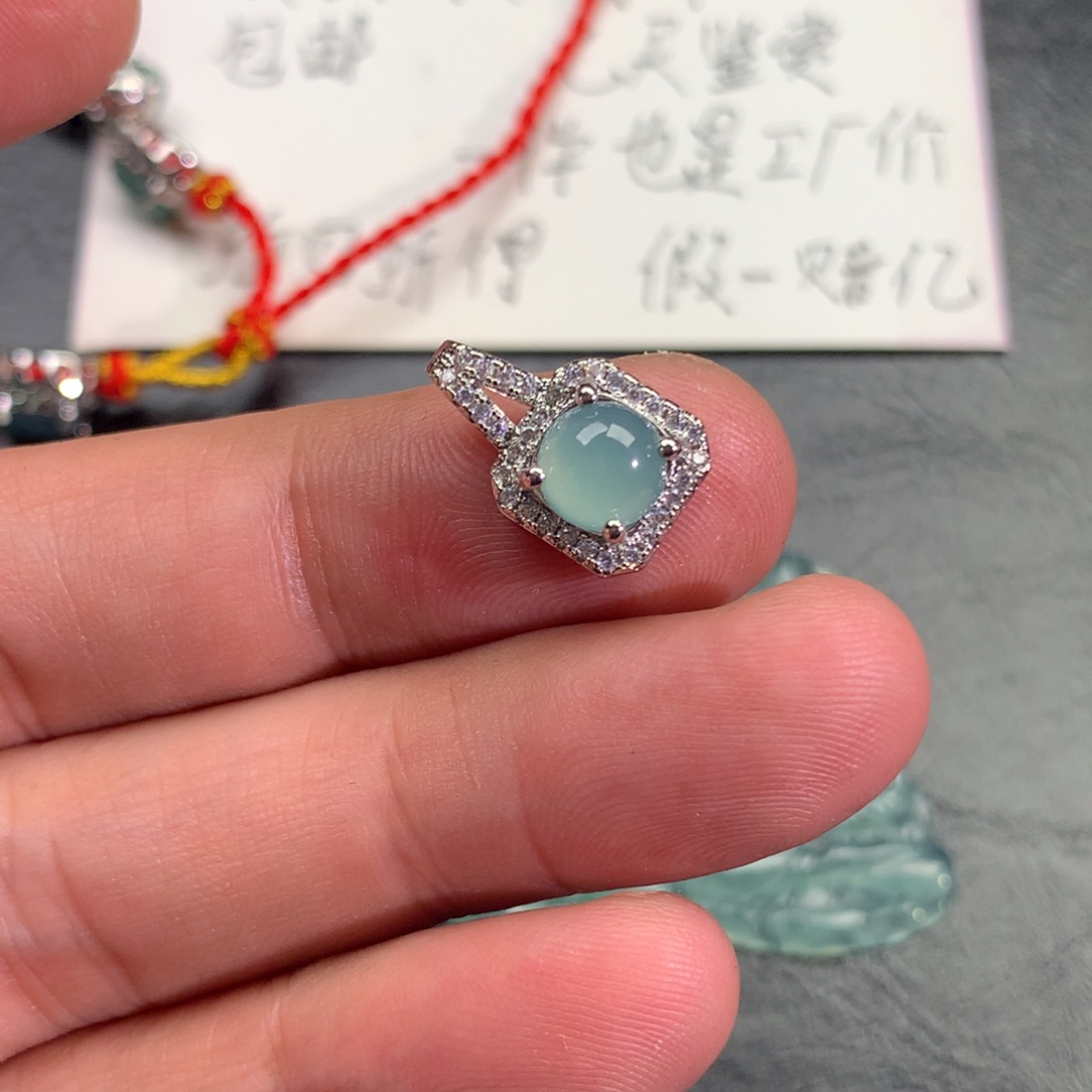 翡翠颈饰未镶嵌小提溜