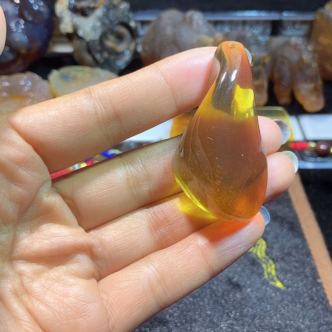 未镶嵌颈饰琥珀缅甸天然琥珀