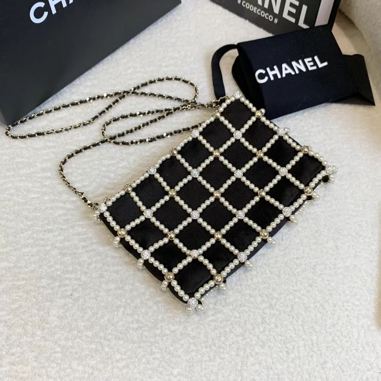 99新 Chanel/香奈儿 壹臻/30开 黑色缎面珍珠钻球包/26299460