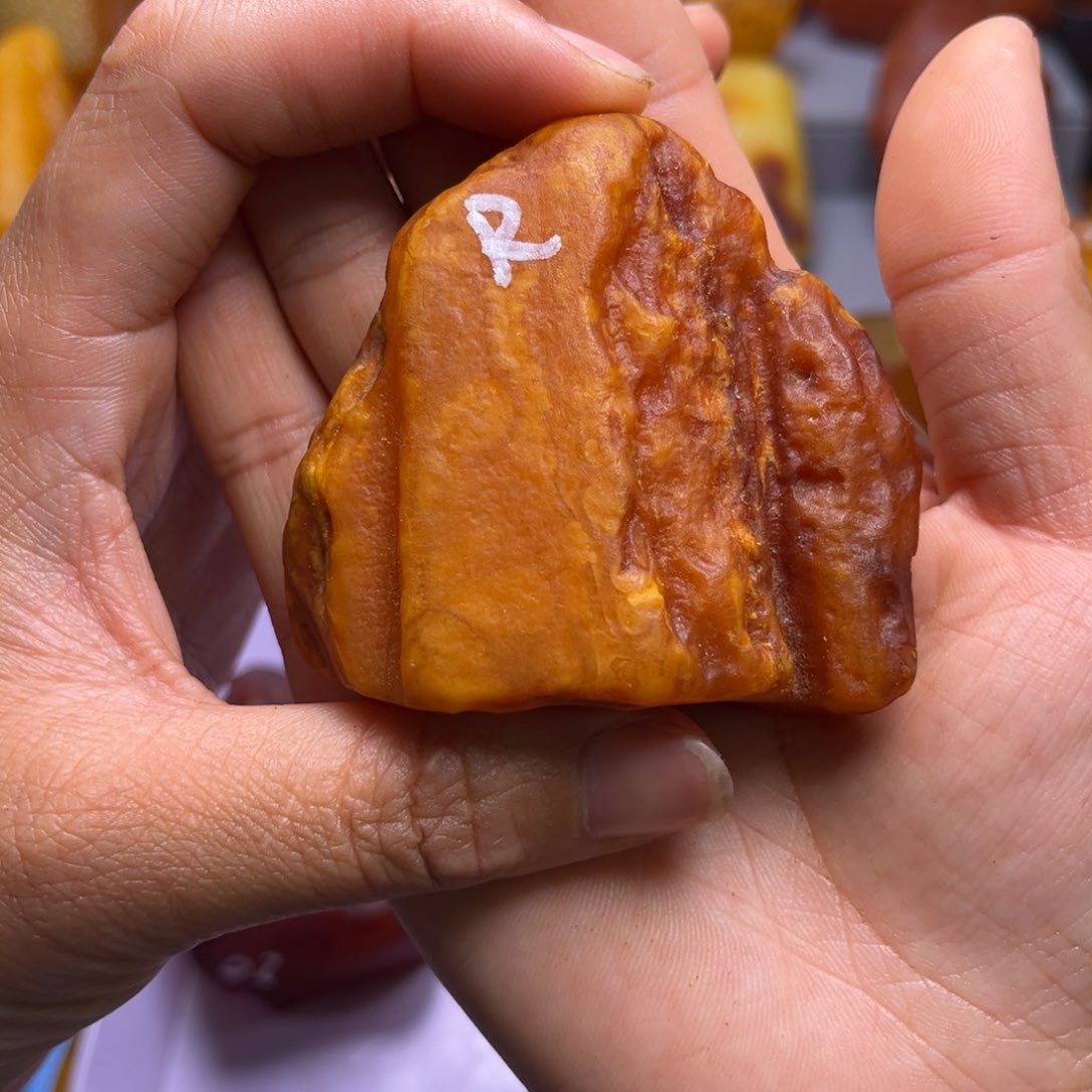 定制琥珀未镶嵌但****起琥珀蜜蜡原石定制