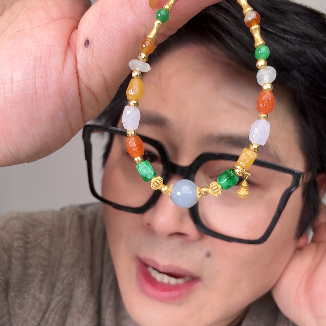 半***雪翡翠18K金镶嵌颈饰一件