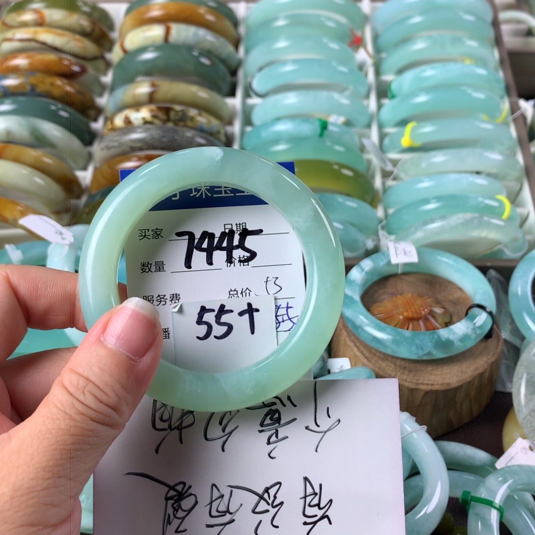 蛇纹石玉手镯未镶嵌7445