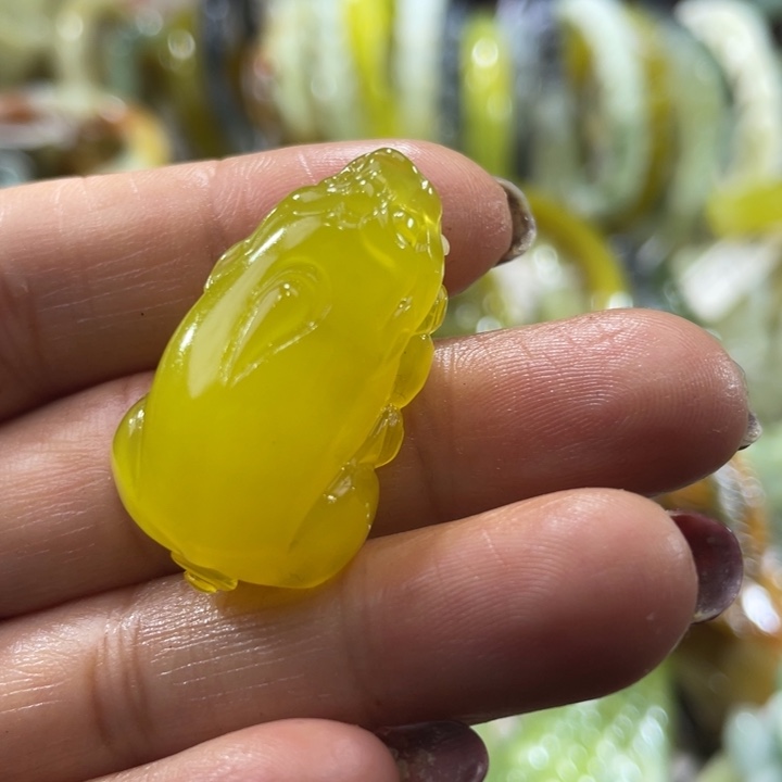 岫玉未镶嵌吊坠吊坠