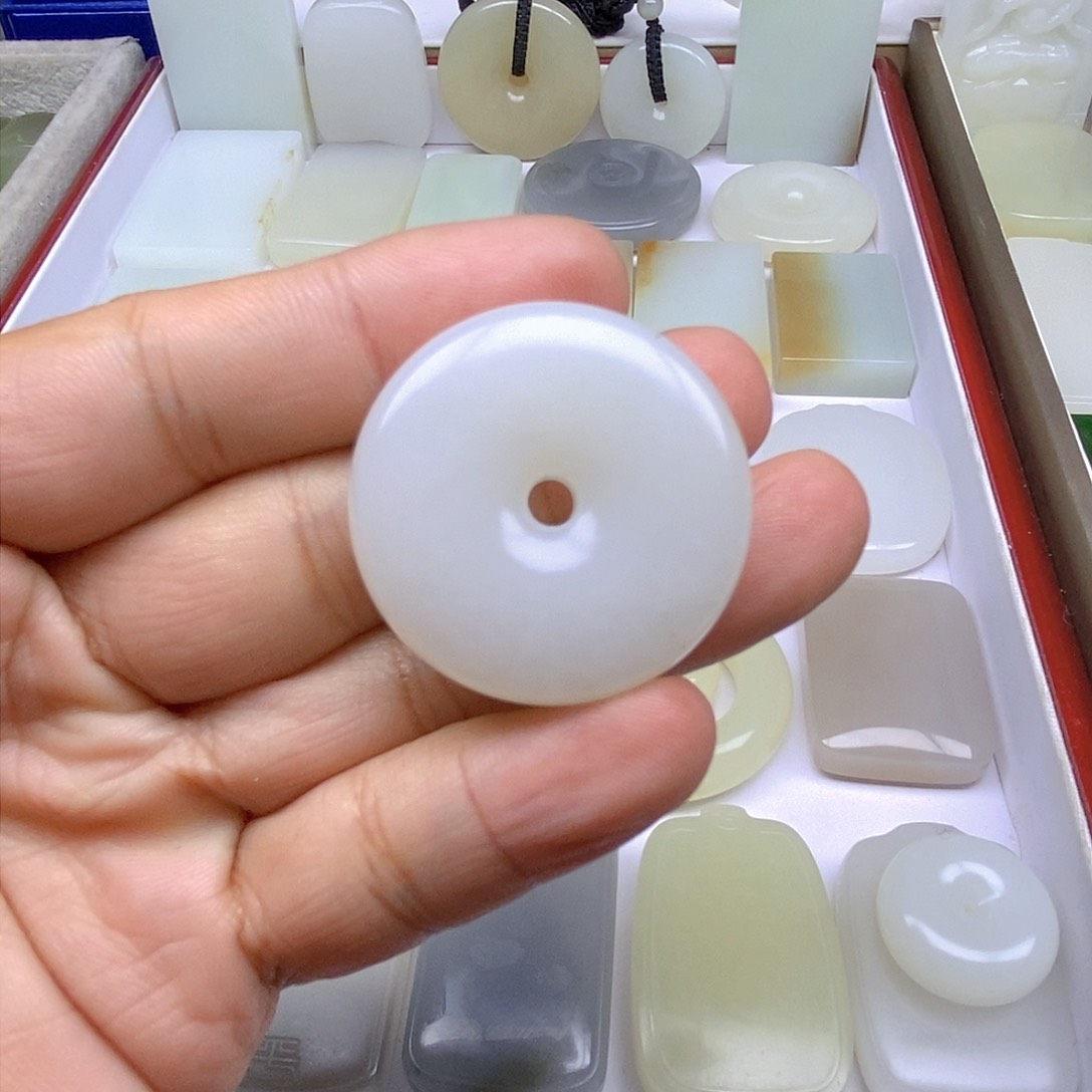 和田玉颈饰未镶嵌