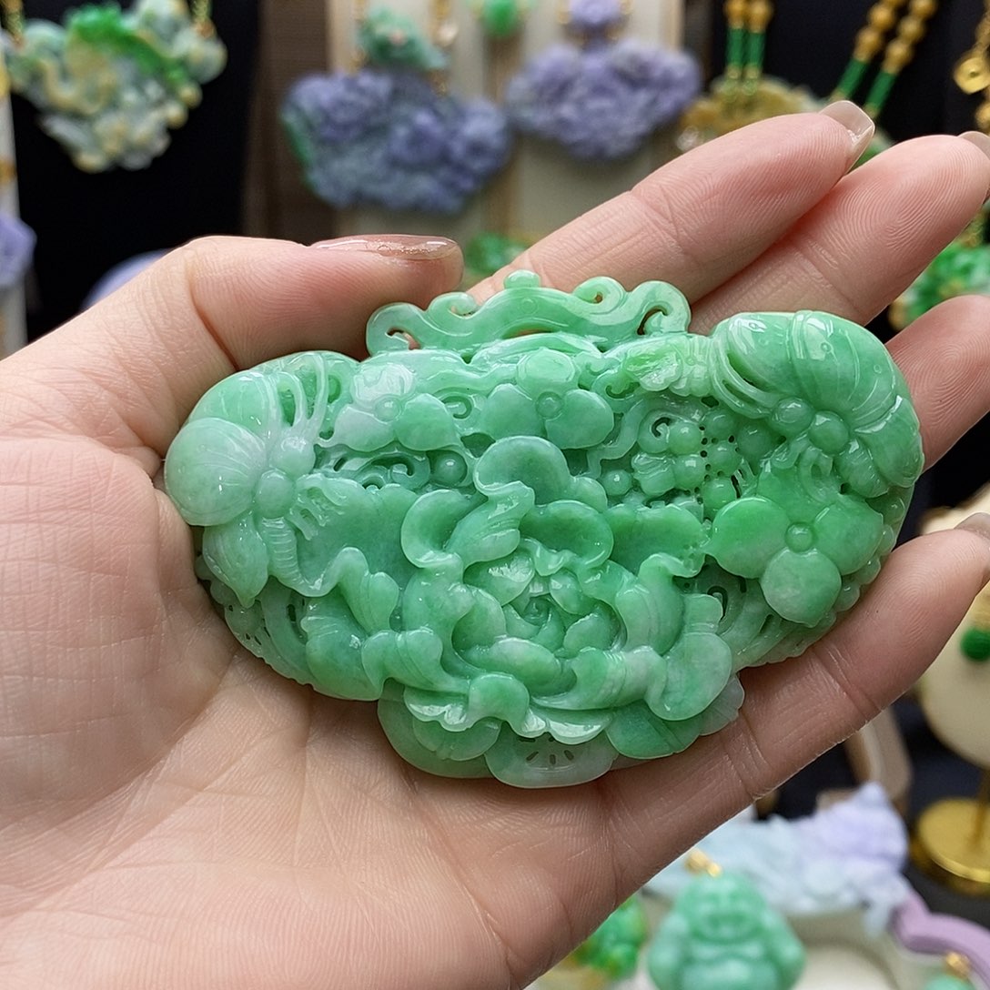 翡翠颈饰未镶嵌天然