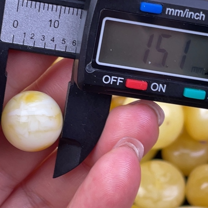 蜜蜡未镶嵌裸石微瑕270