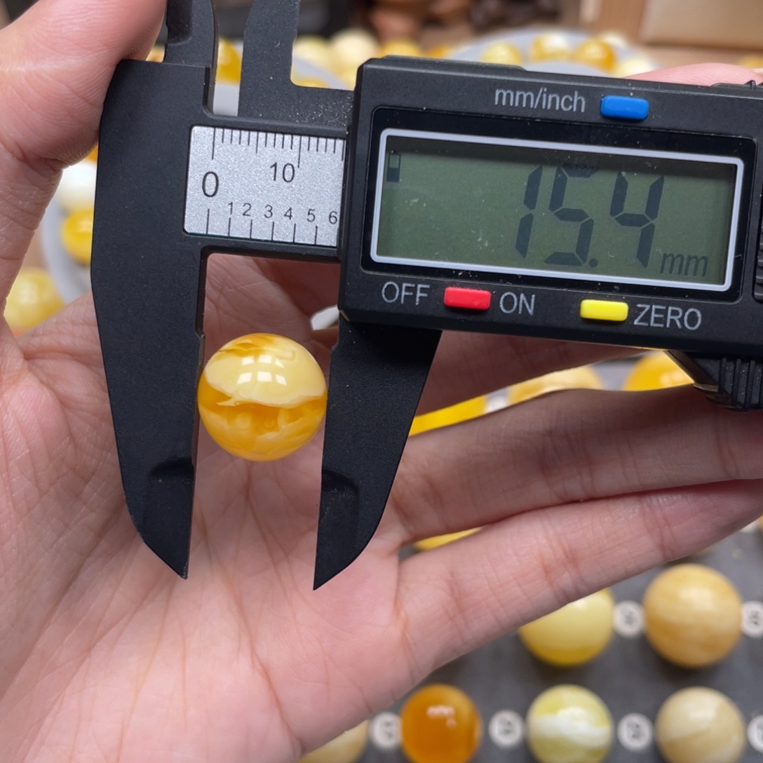 岁***年琥珀未镶嵌珠宝奇石