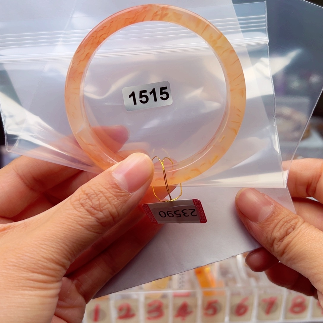 玛瑙/玉髓手镯未镶嵌啦****啦