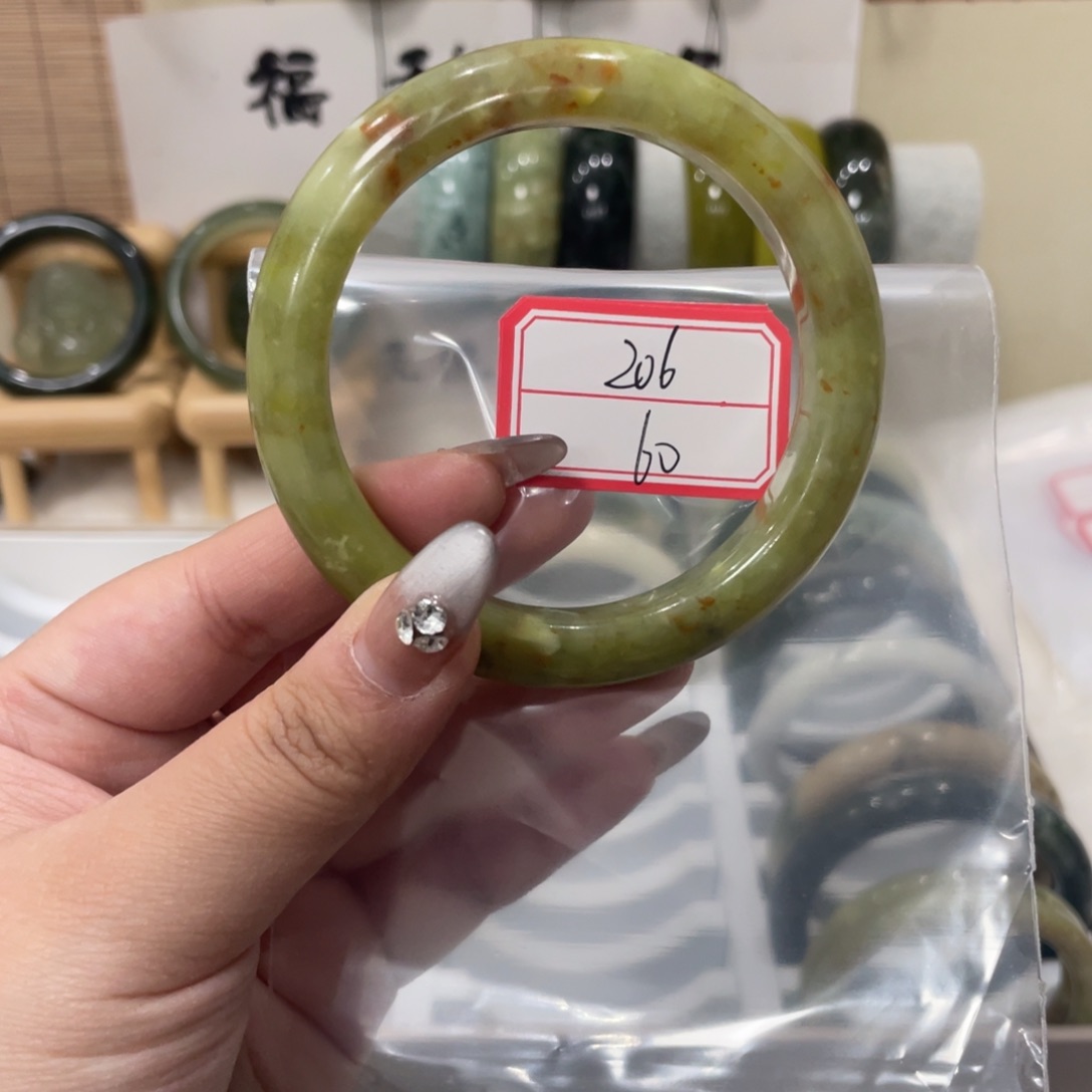 蛇纹石玉手镯未镶嵌