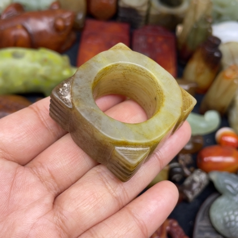 蛇纹石玉未镶嵌颈饰27