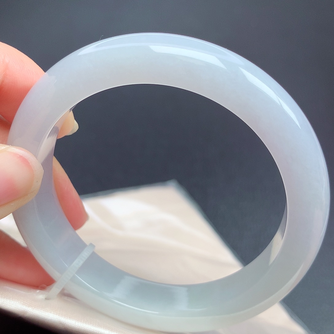 翡翠手镯未镶嵌56圈口