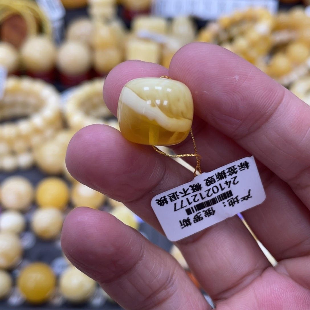 琥珀珠宝奇石未镶嵌15*13.4mm溶洞一线天