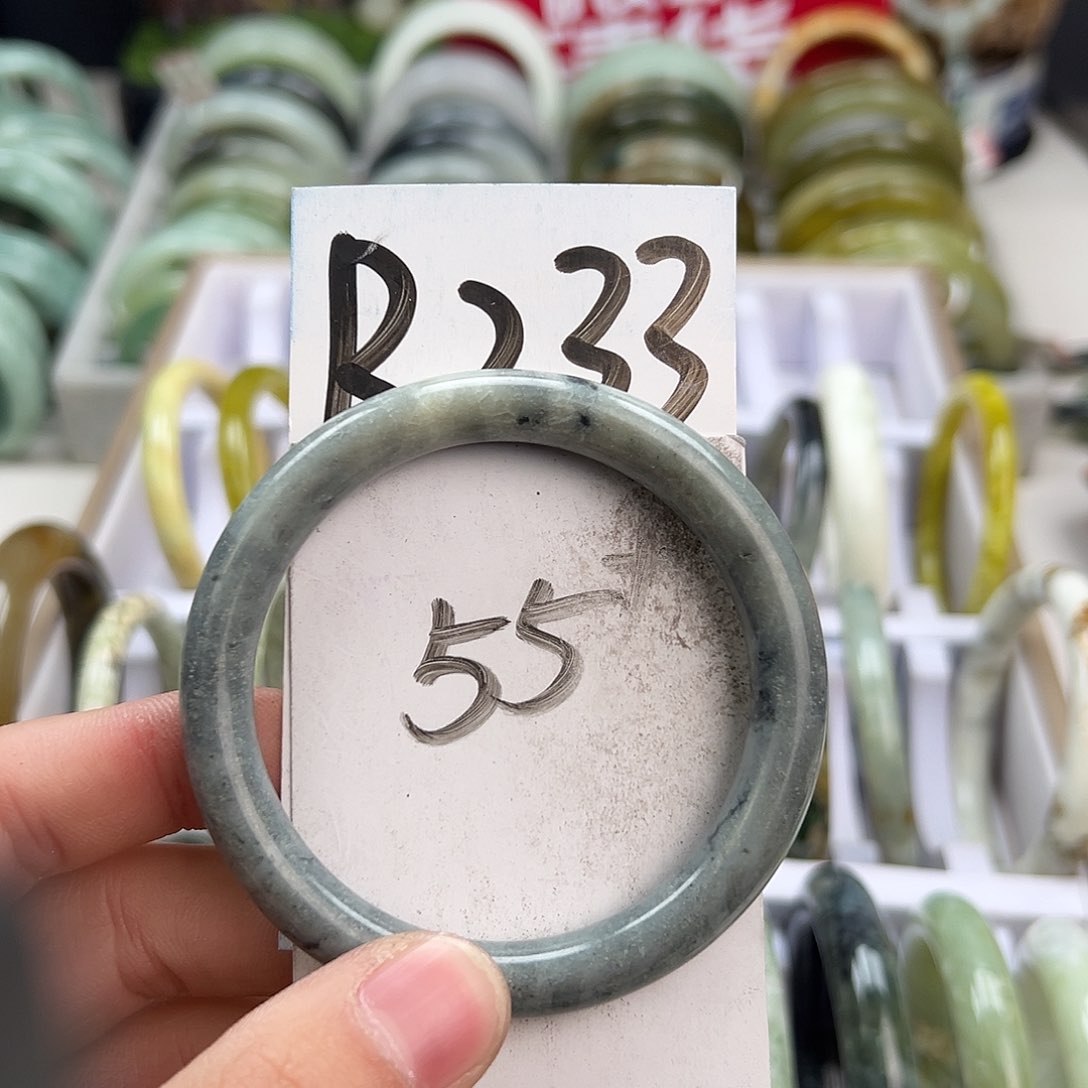 岫玉手镯未镶嵌天然岫玉微瑕，可以正常佩戴