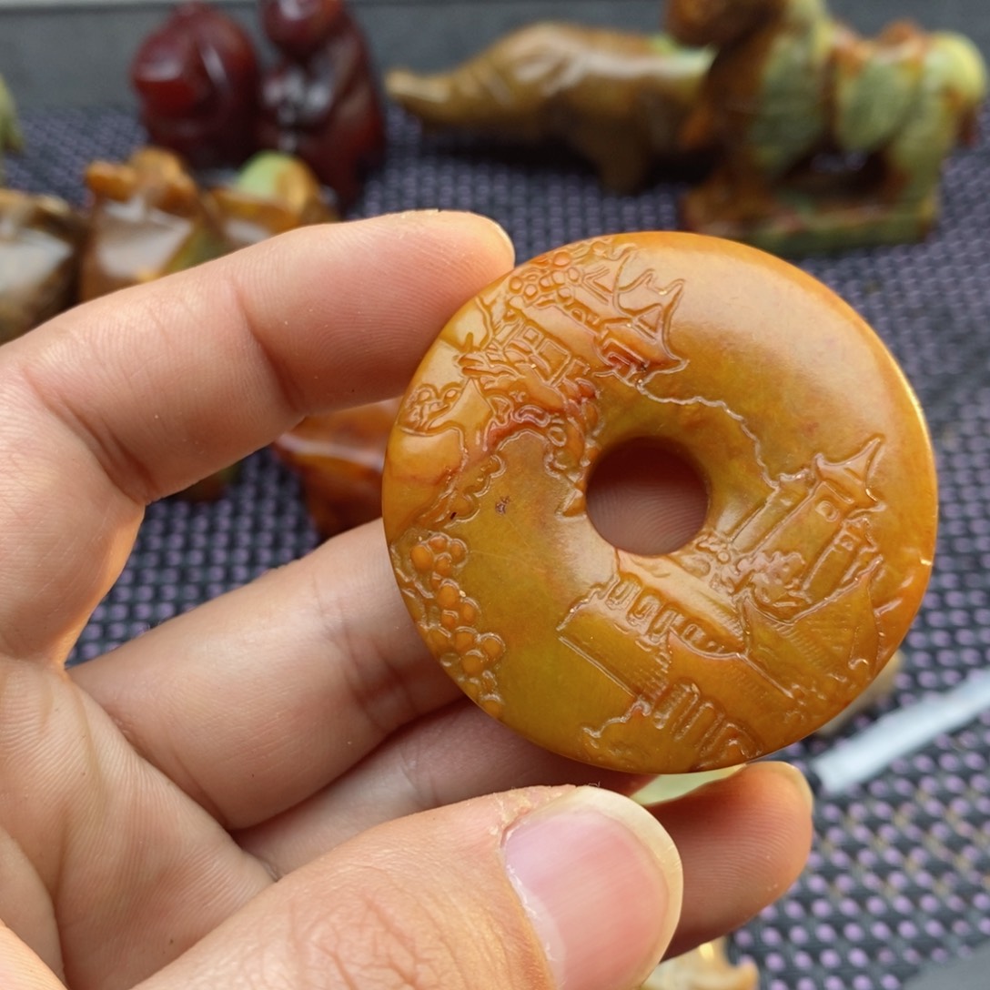 蛇纹石玉颈饰未镶嵌