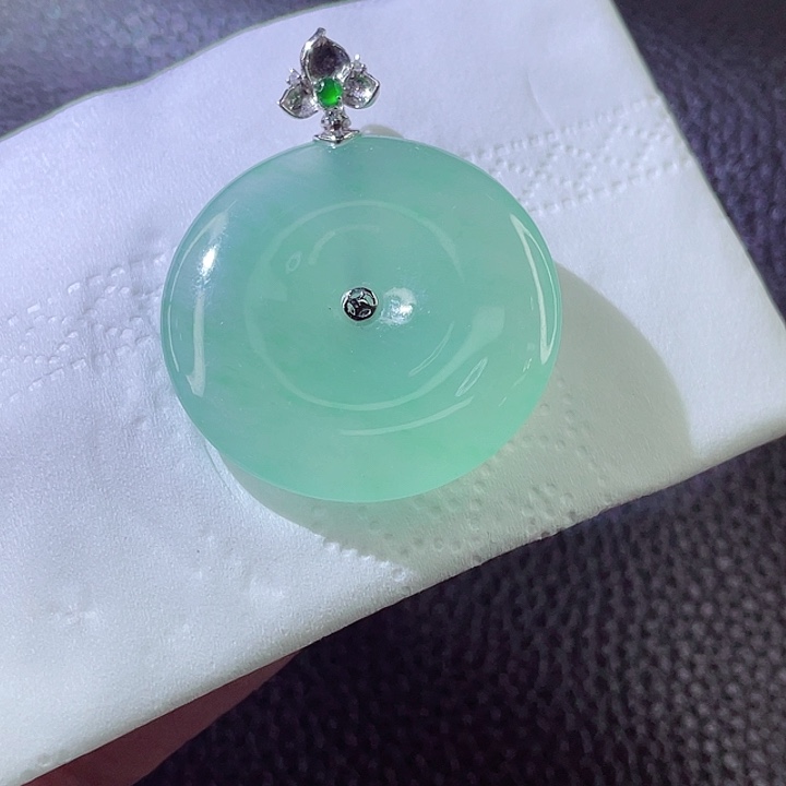 翡翠颈饰18K金镶嵌翡翠