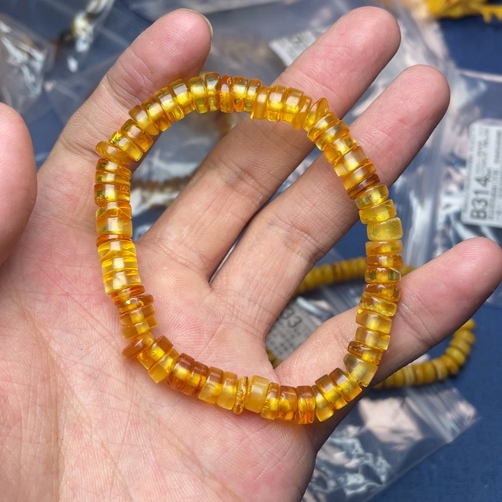 未镶嵌琥珀珠宝奇石