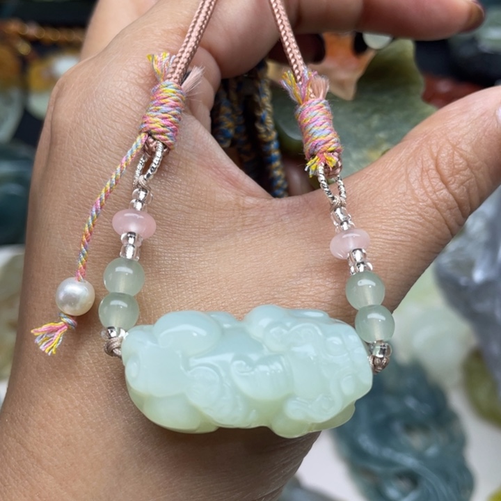 蛇纹石玉未镶嵌颈饰