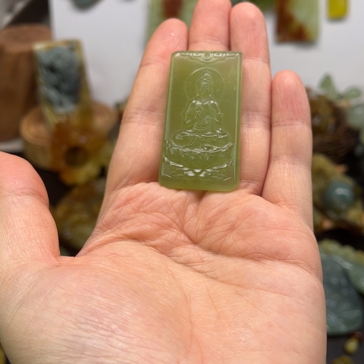 蛇纹石玉未镶嵌颈饰