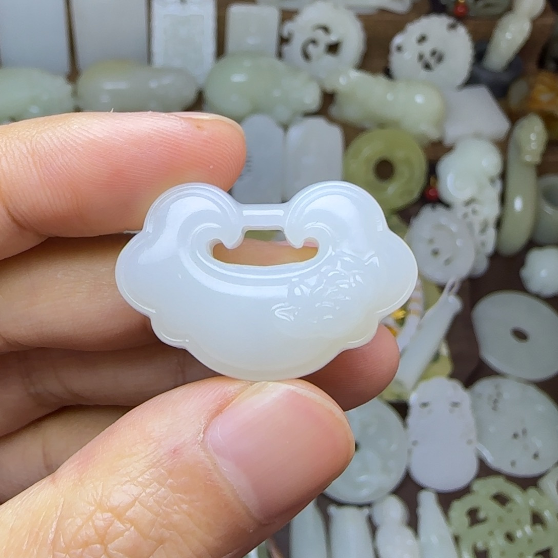 和田玉未镶嵌挂件锁