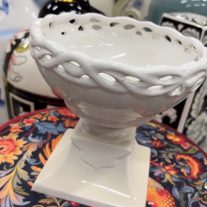 微瑕青花瓷器值得购买