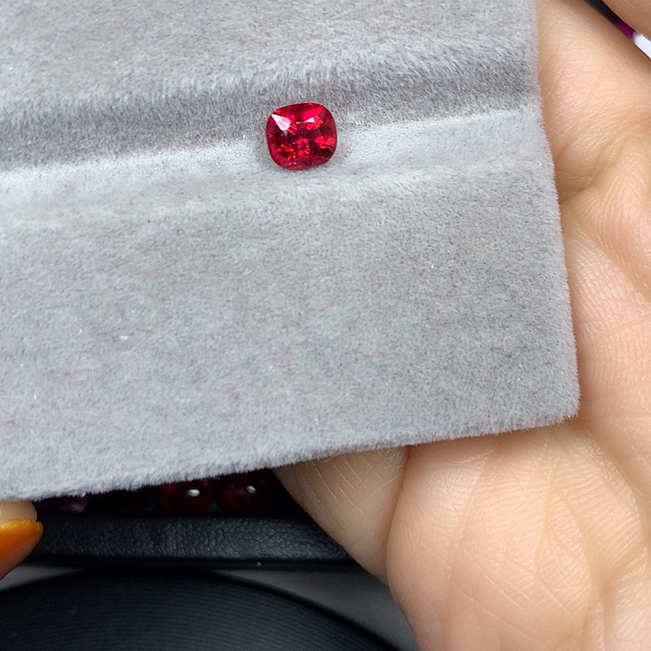 尖晶石裸石0.78ct绝地武士尖晶石吉尔德