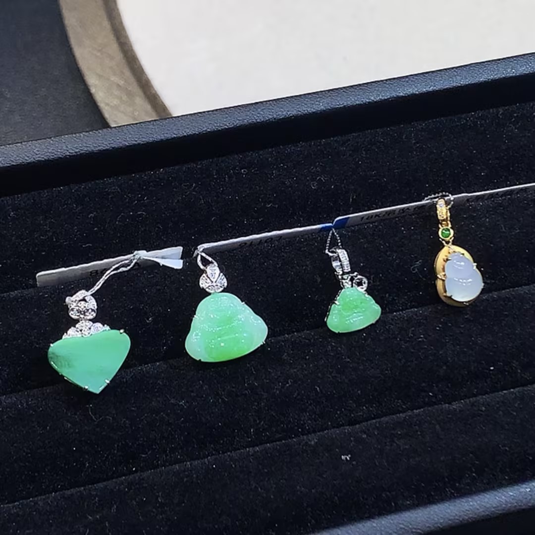  18K 翡翠A货翡翠吊坠 L 团购  多样性发其一