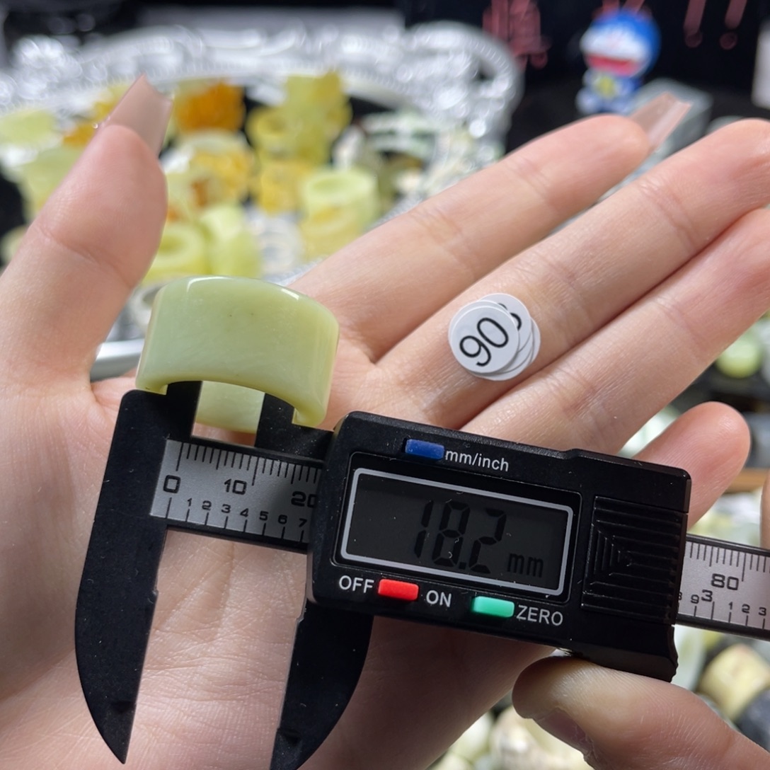 蛇纹石玉未镶嵌戒指