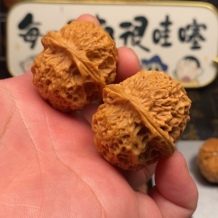 文玩核桃把件珊瑚绣球