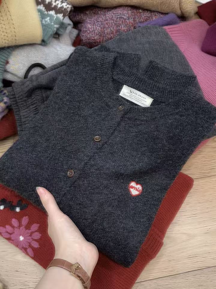 七言家  巨柔软！碳灰爱心刺绣毛衣开衫-74