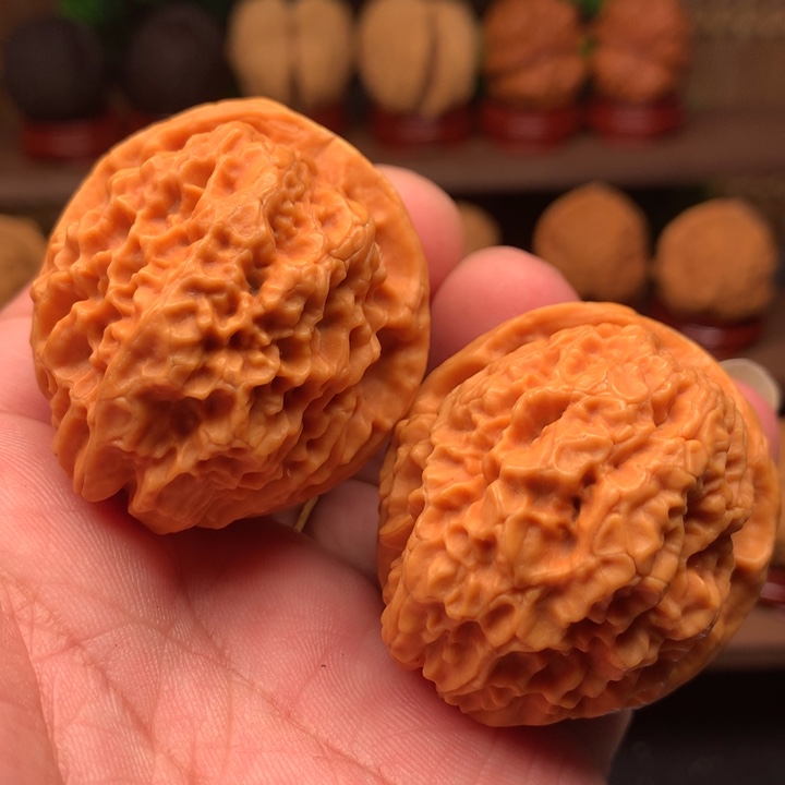 文玩核桃吊坠暴雪