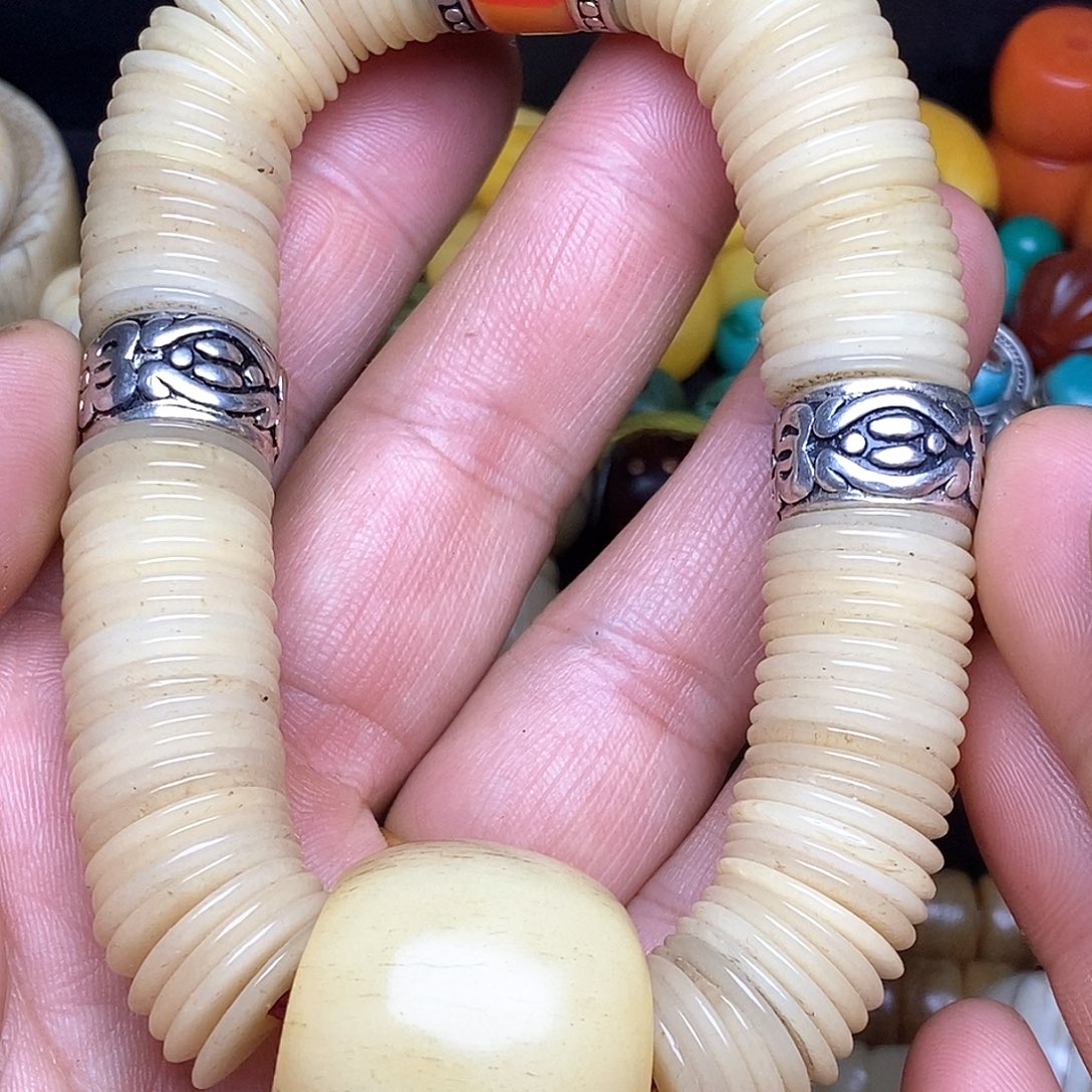 泥塑………………………………