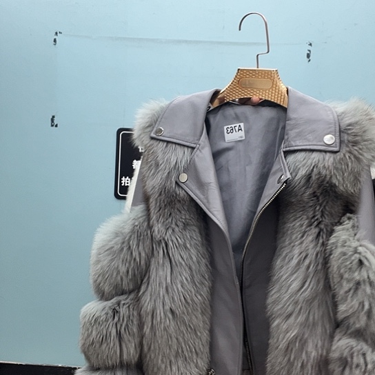 辰辰皮草狐狸毛外套