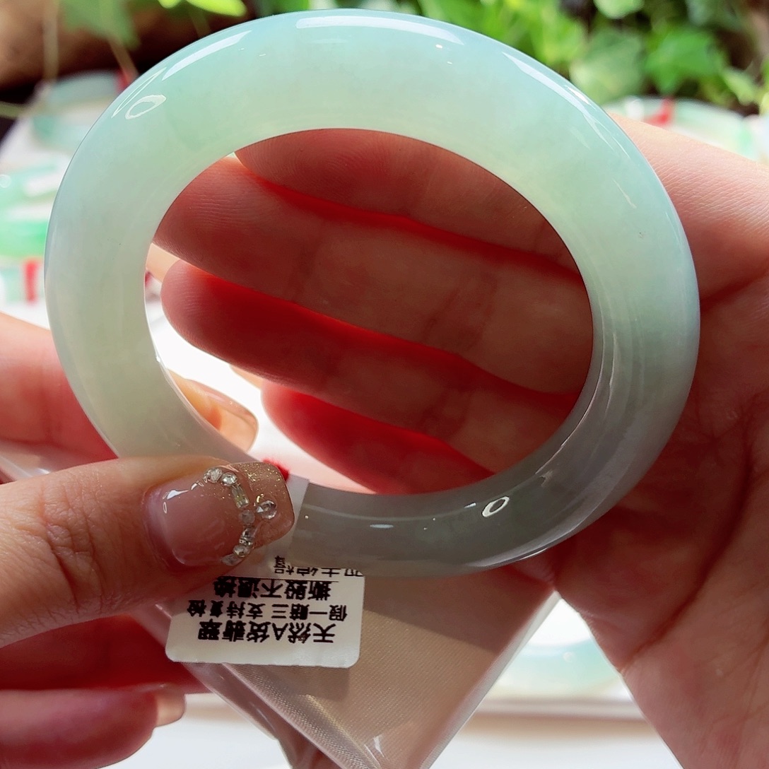 翡翠未镶嵌手镯（圆镯）