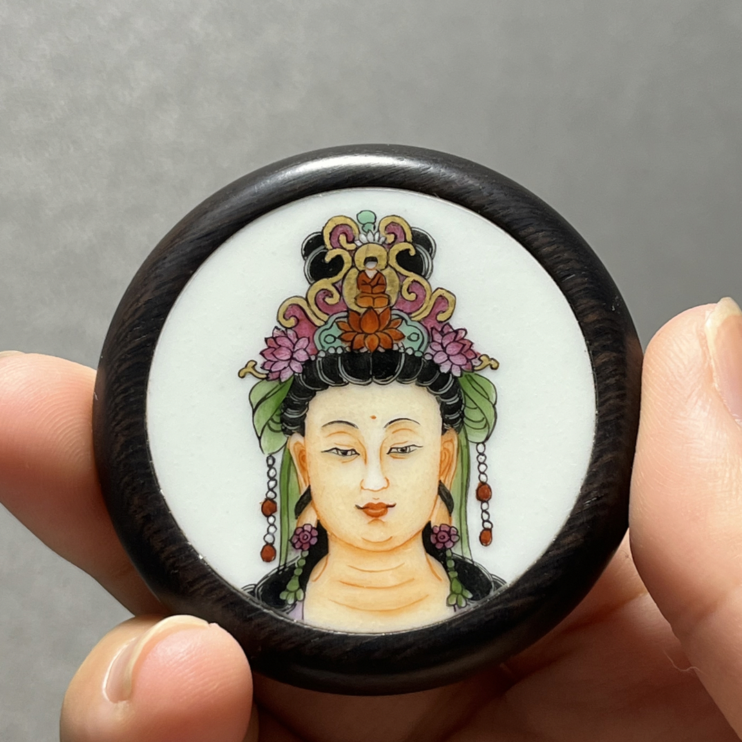 观音瓷片挂件一个
