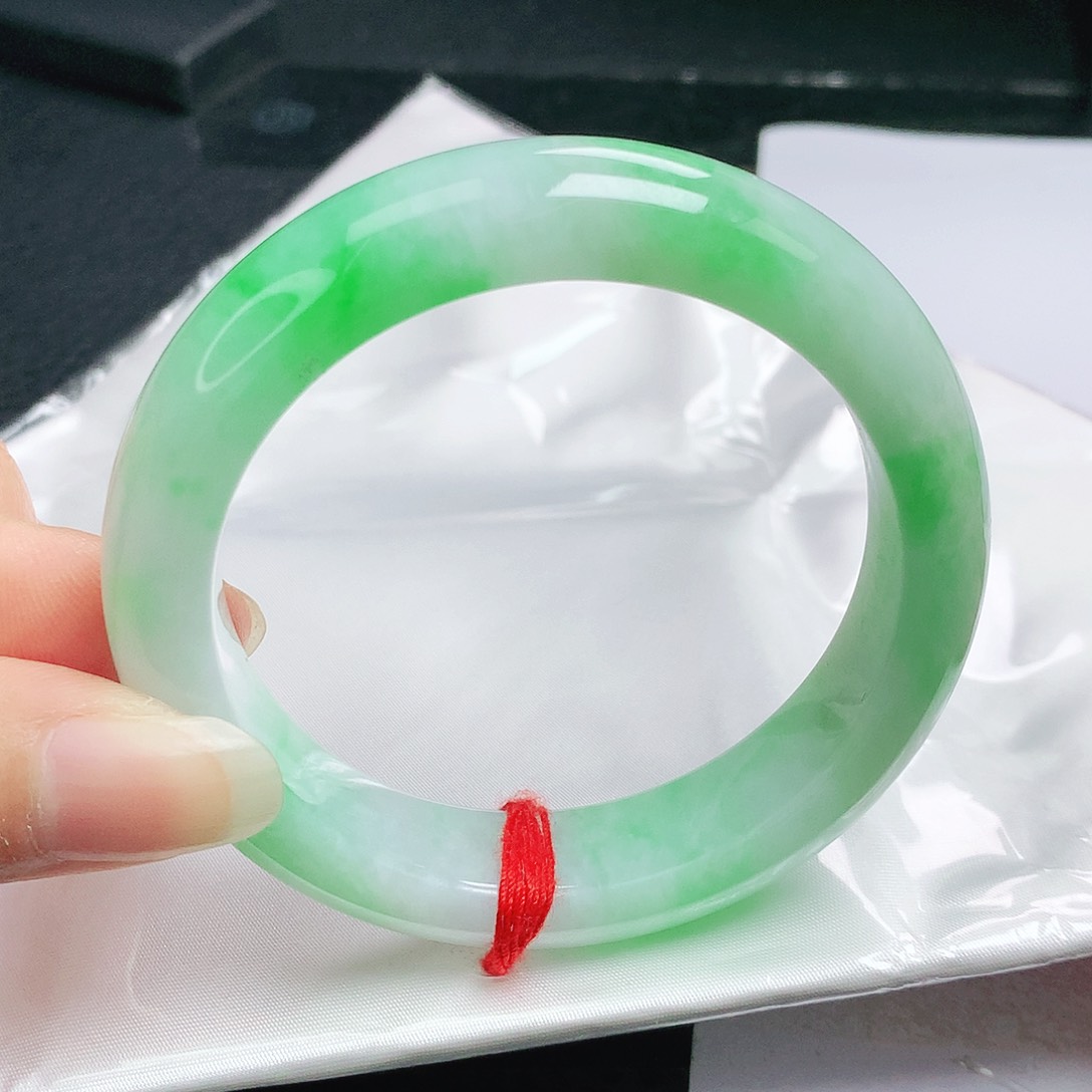 翡翠手镯未镶嵌正