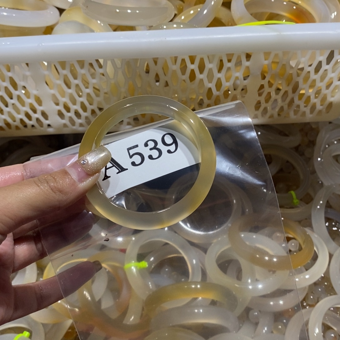 .***.玛瑙/玉髓未镶嵌手镯