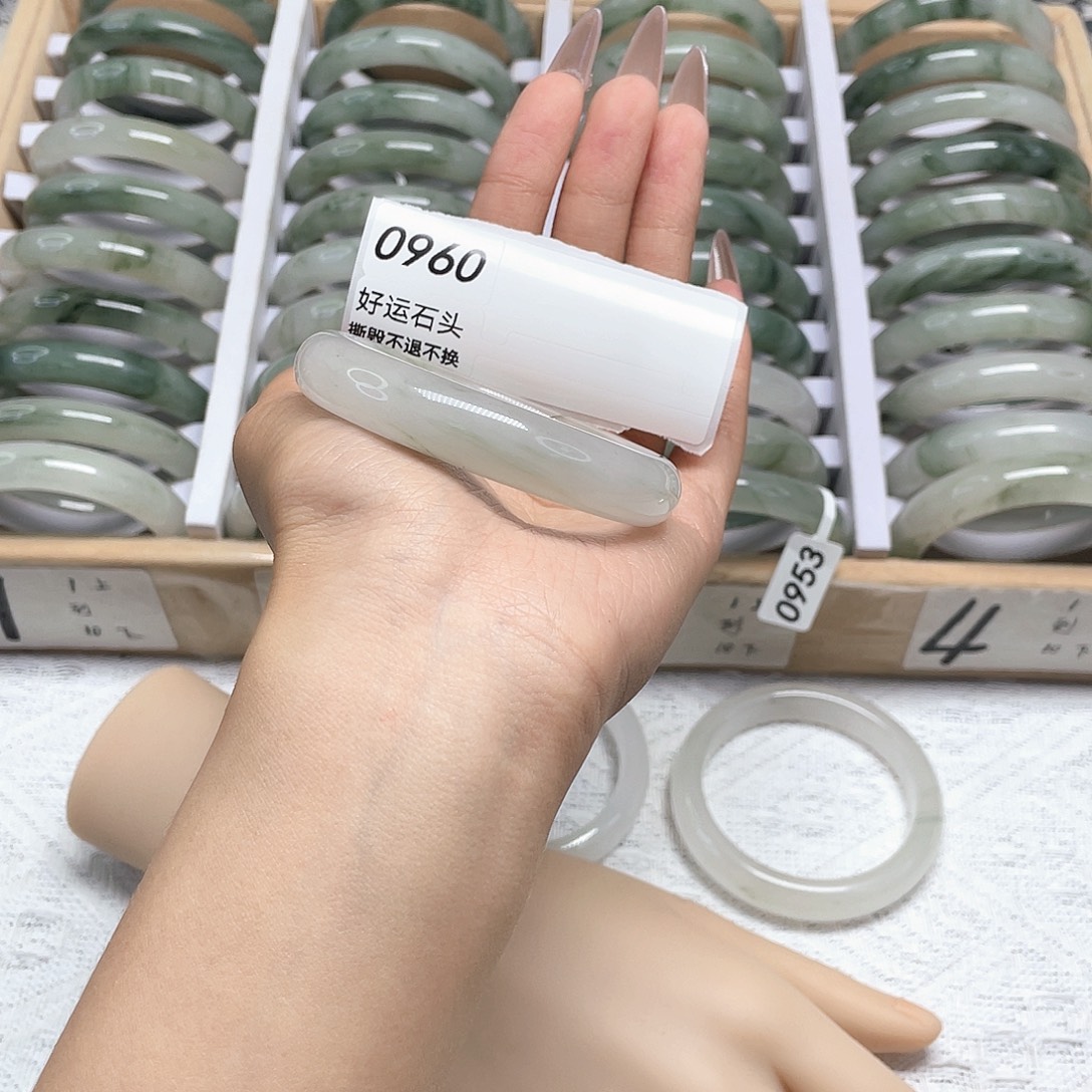 石英质玉未镶嵌手镯0960