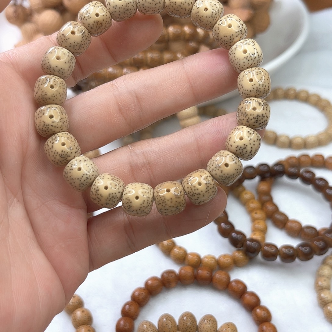 老***G吊坠星月菩提鸡油黄