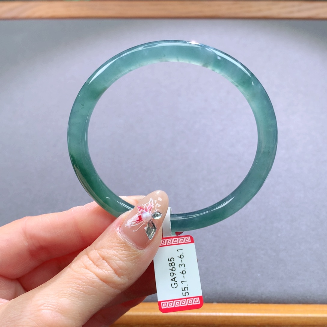 翡翠手镯未镶嵌天然翡翠手镯