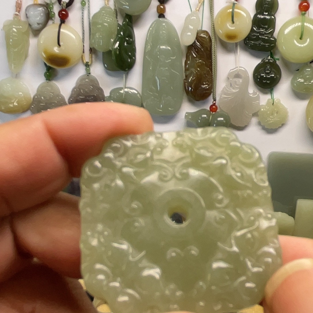 和田玉未镶嵌颈饰