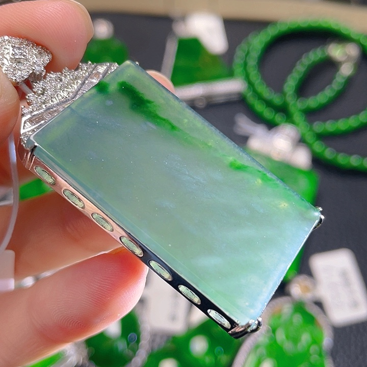 翡翠颈饰未镶嵌86，