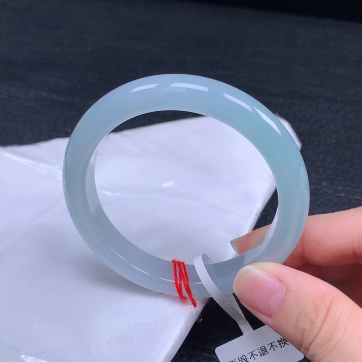 翡翠未镶嵌手镯。。