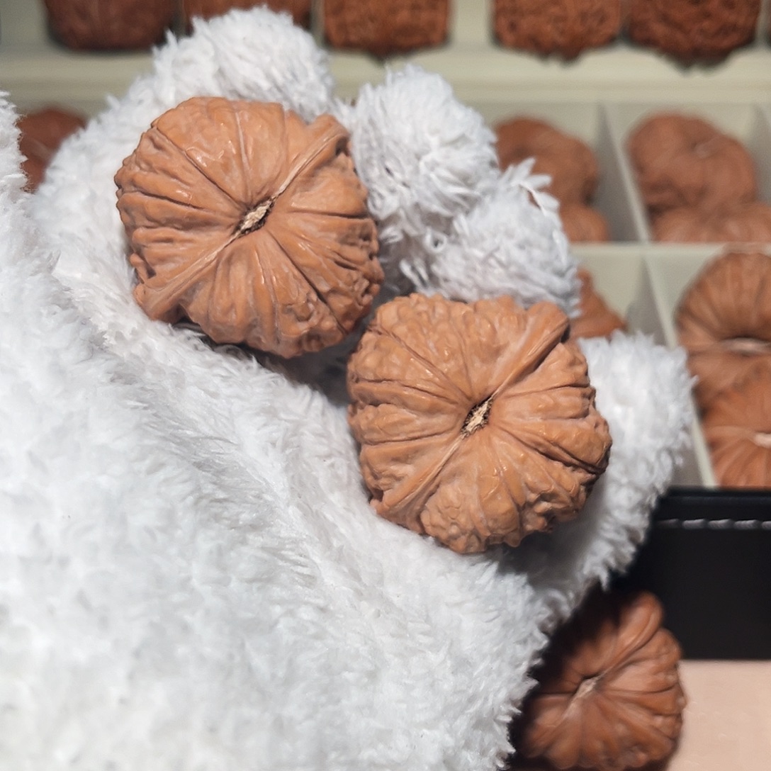 ****文玩核桃吊坠469  眼冒金星