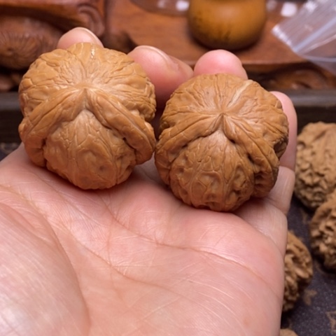 文玩核桃把件元宝异形