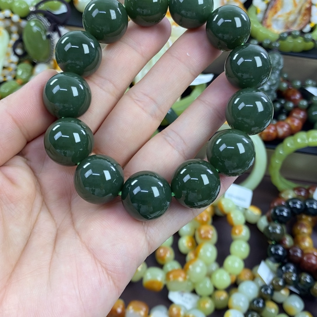 灵***护透闪石质玉未镶嵌手串