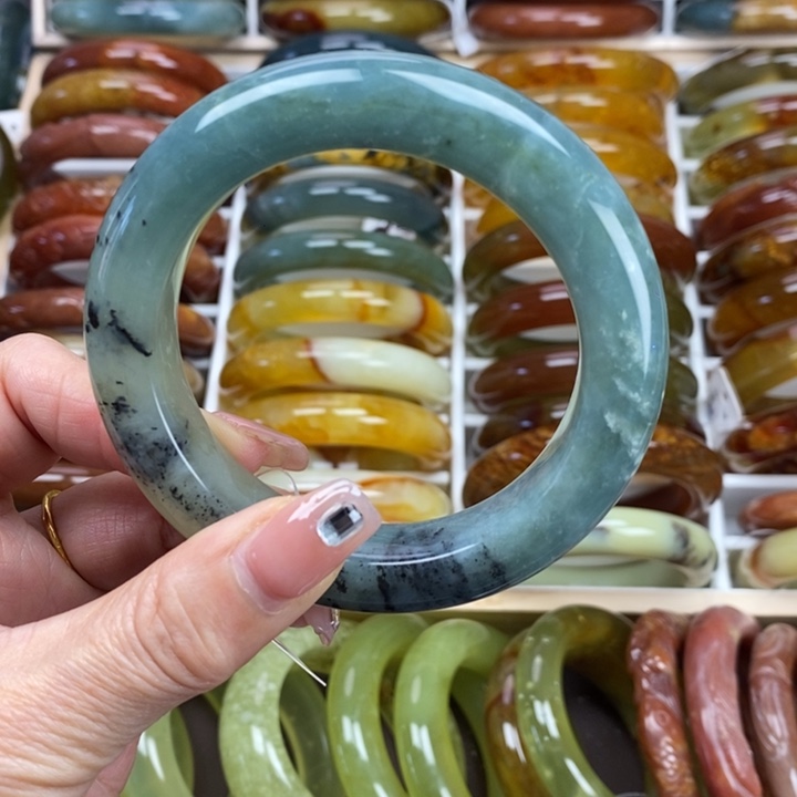 蛇纹石玉手镯未镶嵌58