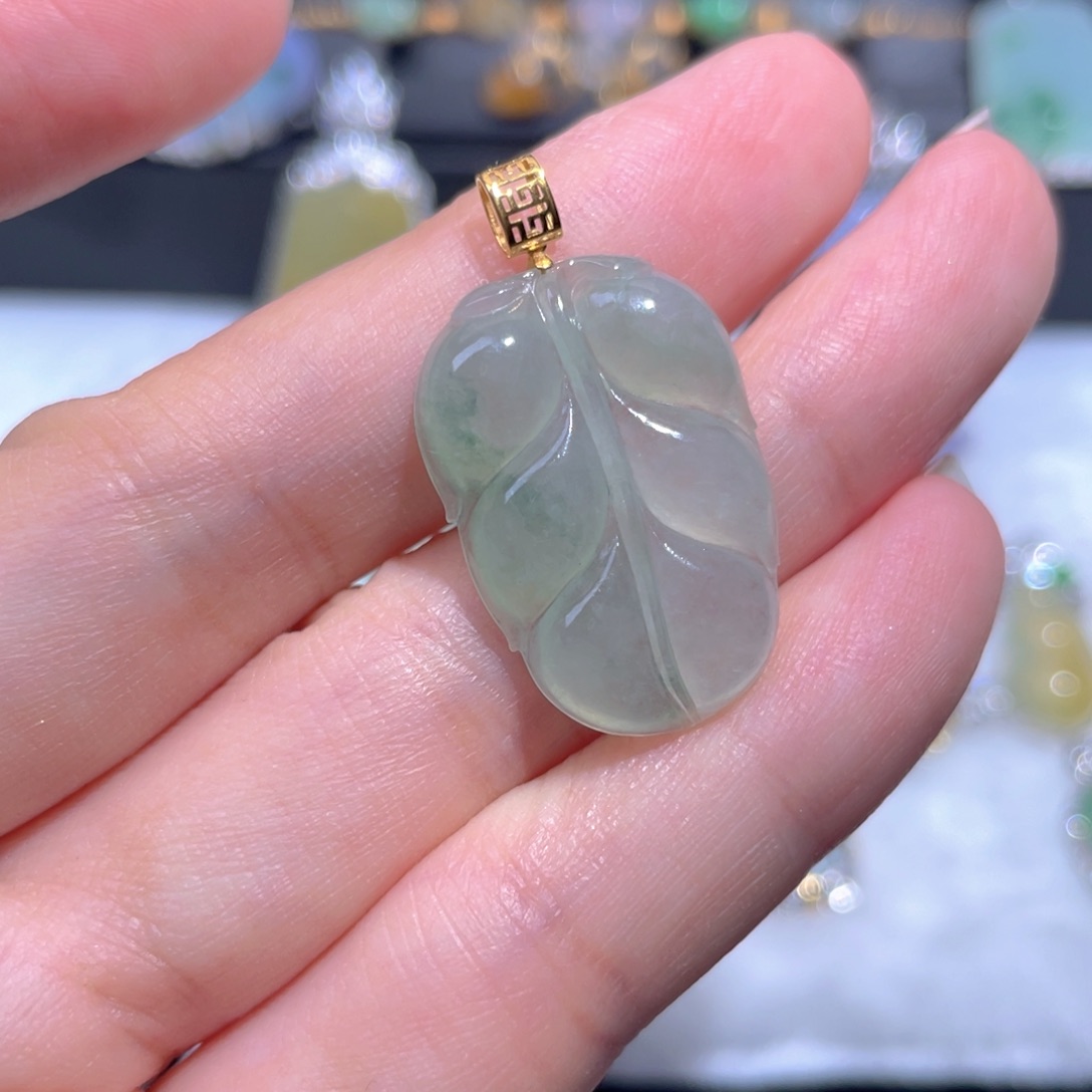 翡翠18K金镶嵌颈饰翡翠