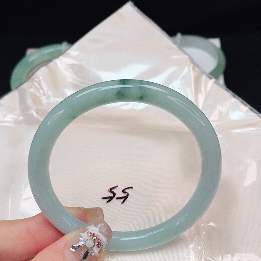 翡翠手镯未镶嵌飘花美人条