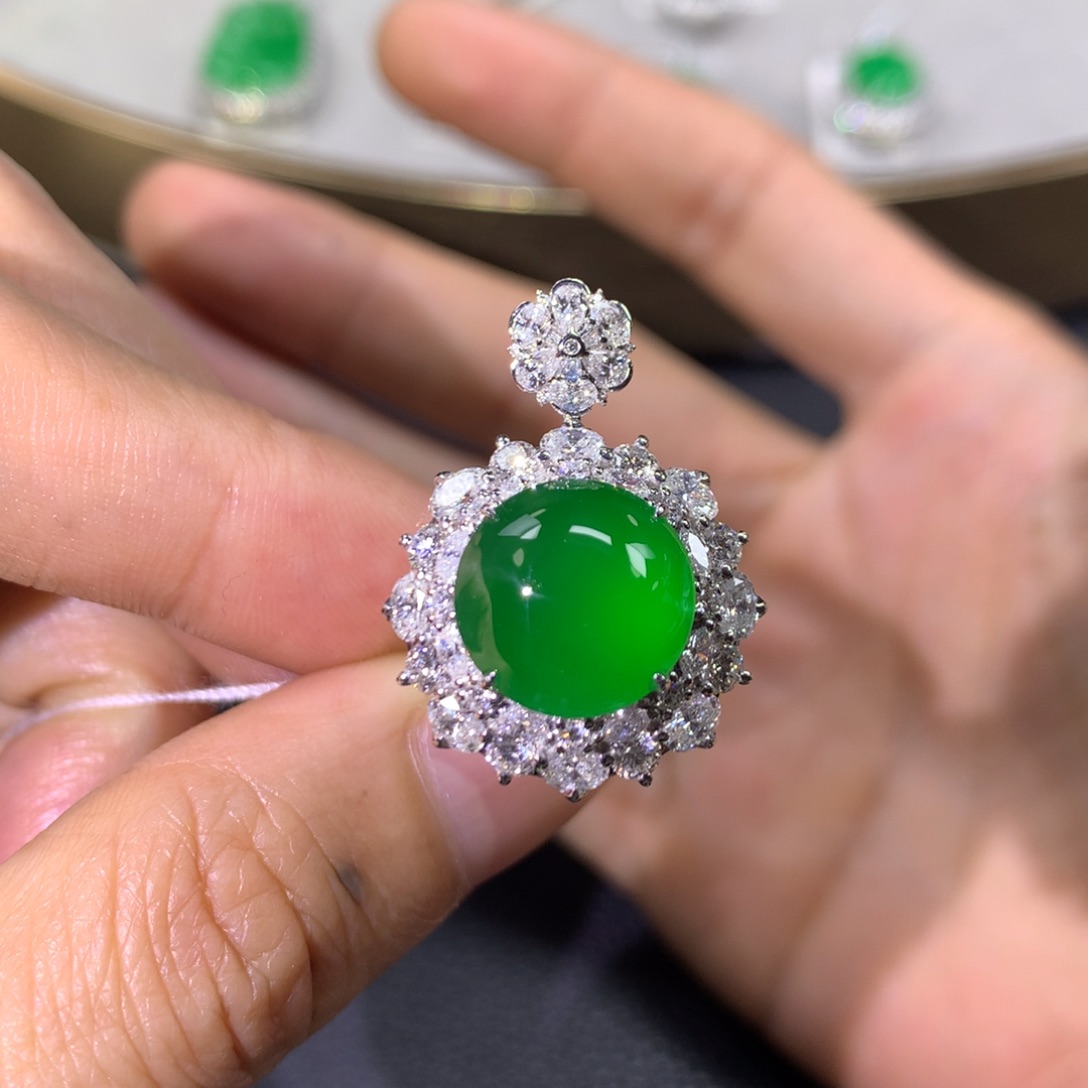 翡翠戒指18K金镶嵌翡翠